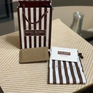 Henri bendel card holder